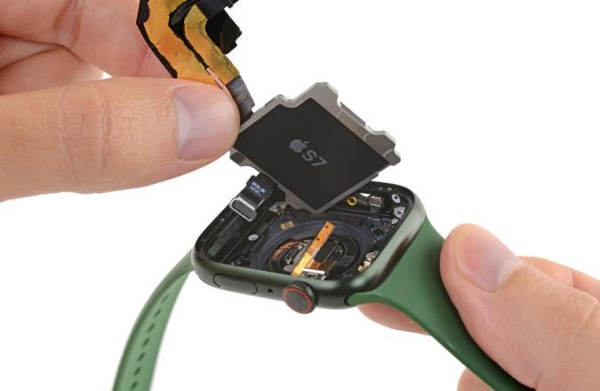 iFixit's Apple Watch Series 7 teardown shows the same display tech as iPhone 13