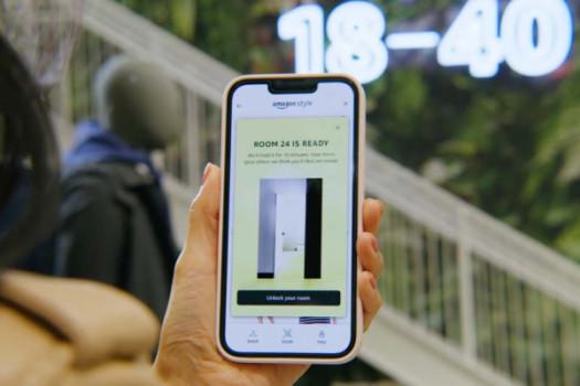 Amazon’s first clothing store lets you summon clothes to the fitting room