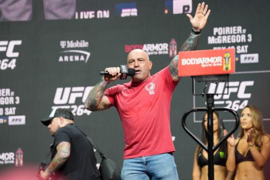 Joe Rogan defends podcast and apologizes to Spotify for backlash