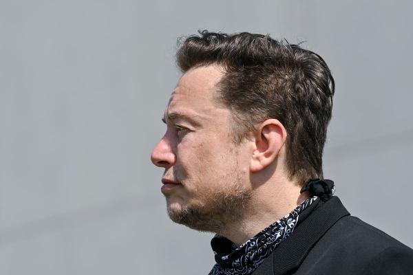 Elon Musk tells a judge the SEC’s ‘endless’ investigation is stifling his free speech