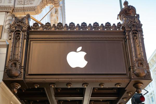 Following worker complaints, Apple will increase benefits for retail employees