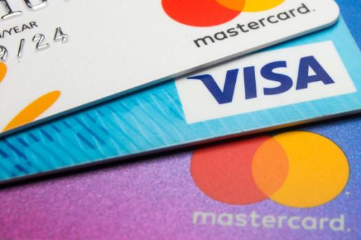 Visa and Mastercard suspend their services in Russia