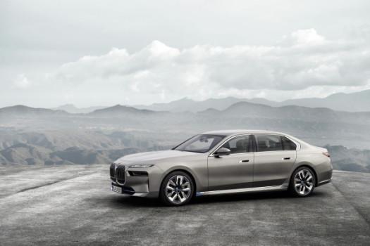 BMW’s new electric 7 series luxury sedan will start at $120,295
