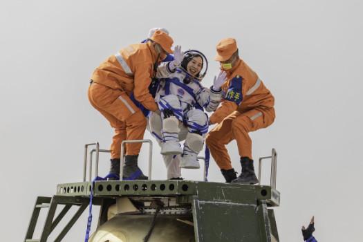 Chinese astronauts return to Earth after spending six months in space